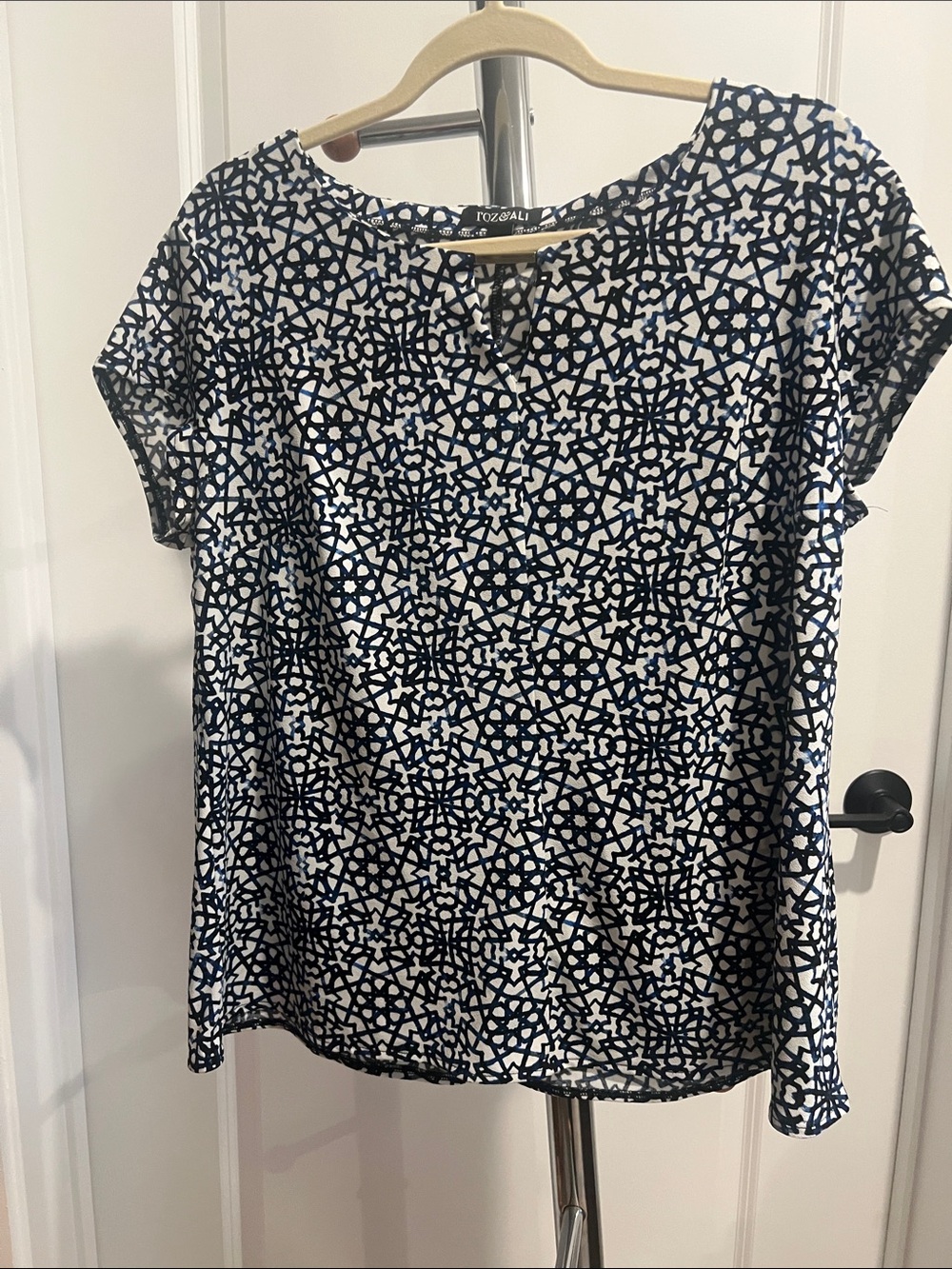 Roz & Ali Navy and White Geometric Short-Sleeve Blouse